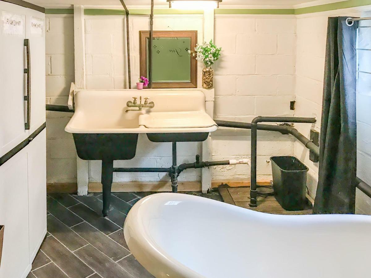 Appartamento Co-Ed Dorm With Fantastic Patio! Ewing Esterno foto